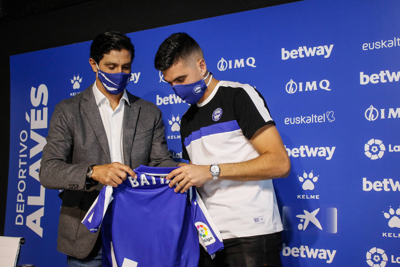 Battaglia, durante su presentación con el Alavés. 
