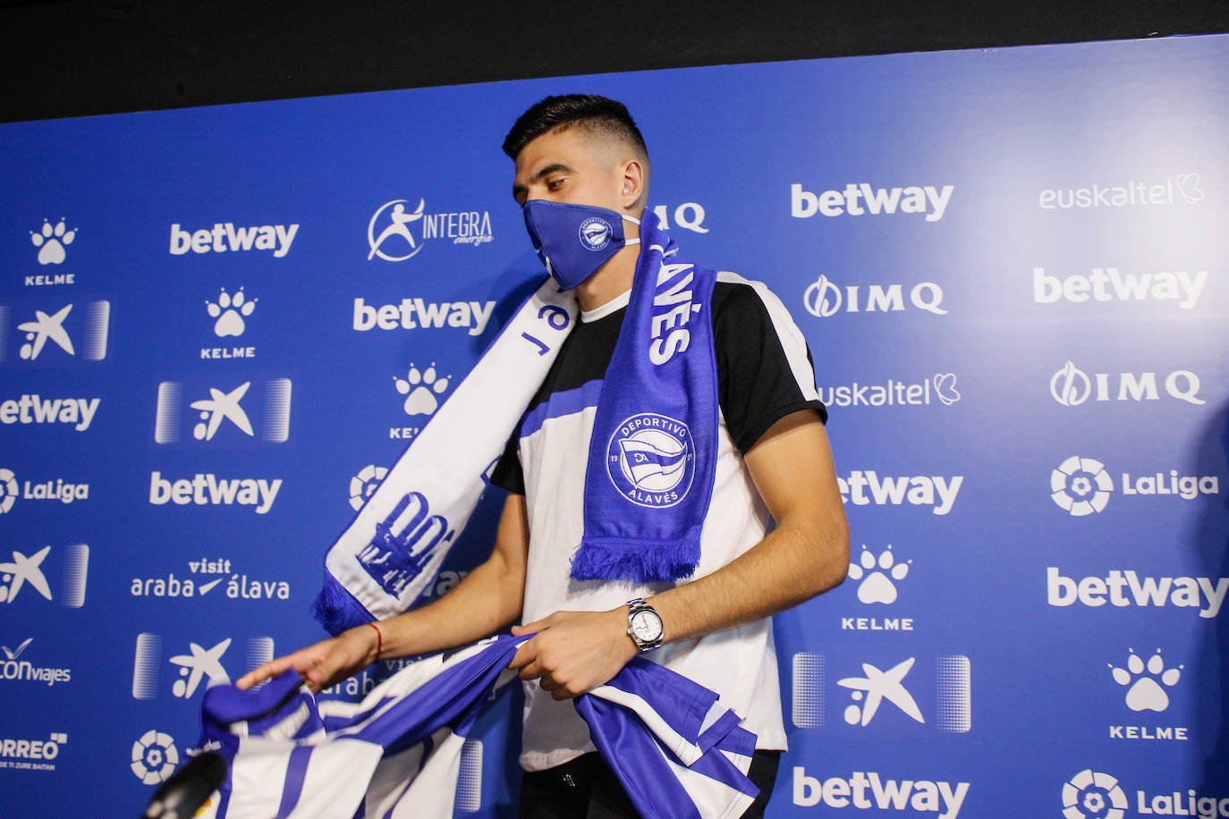 Battaglia, durante su presentación con el Alavés. 