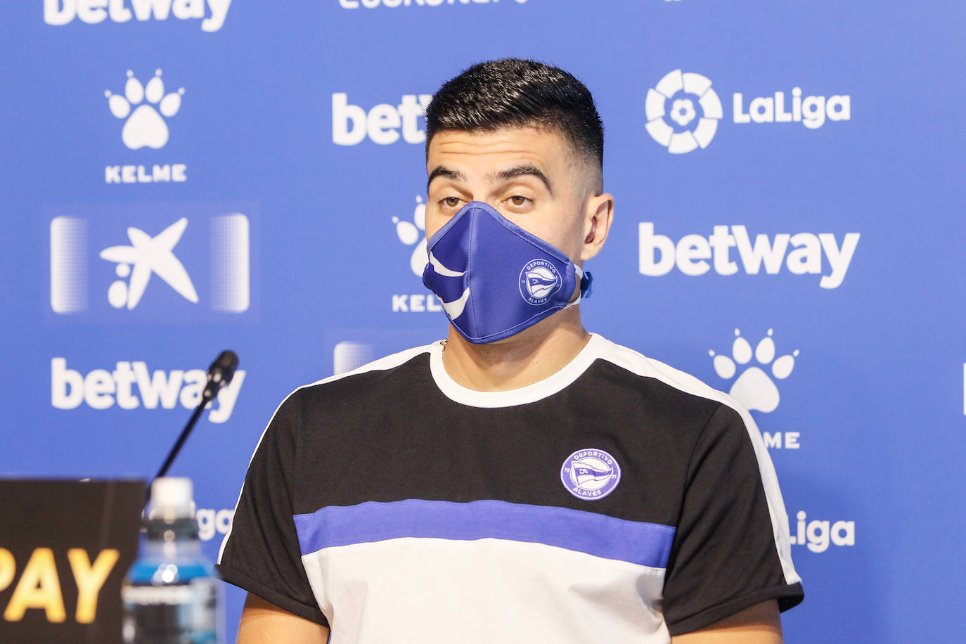 Battaglia, durante su presentación con el Alavés. 