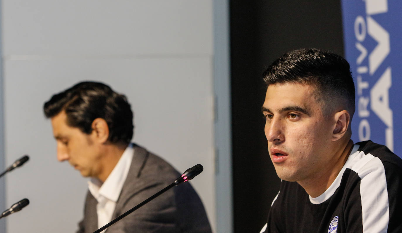 Battaglia, durante su presentación con el Alavés. 