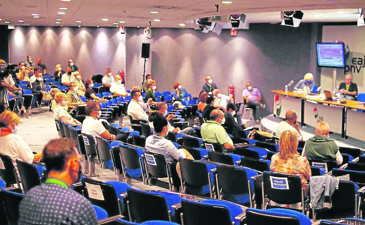 La asamblea nacional del PNV reunida en Sabin Etxea ratificó ayer el acuerdo.