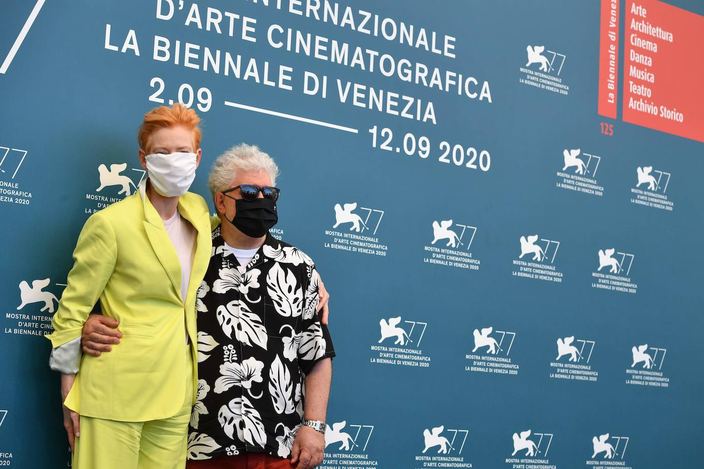 El director Pedro Almodóvar y la actriz Tilda Swinton.