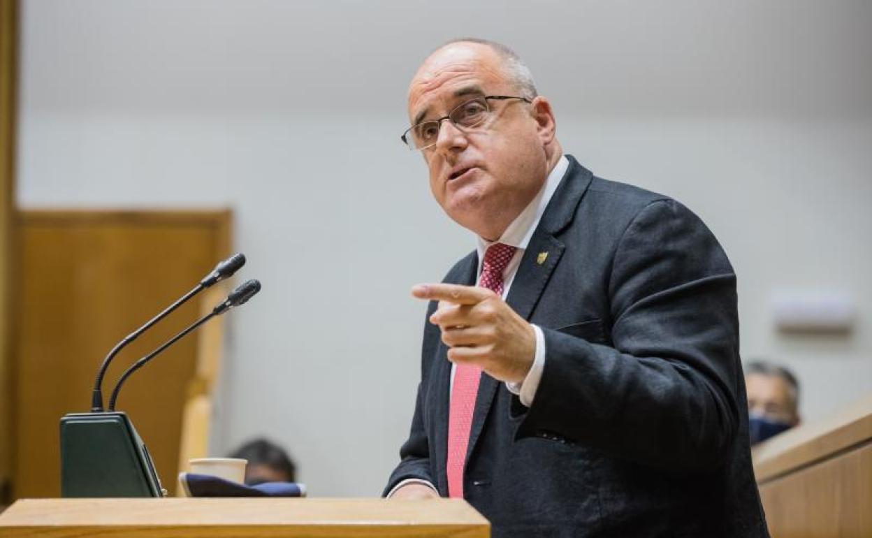 Joseba Egibar, en su intervención esta tarde en el Parlamento vasco. 