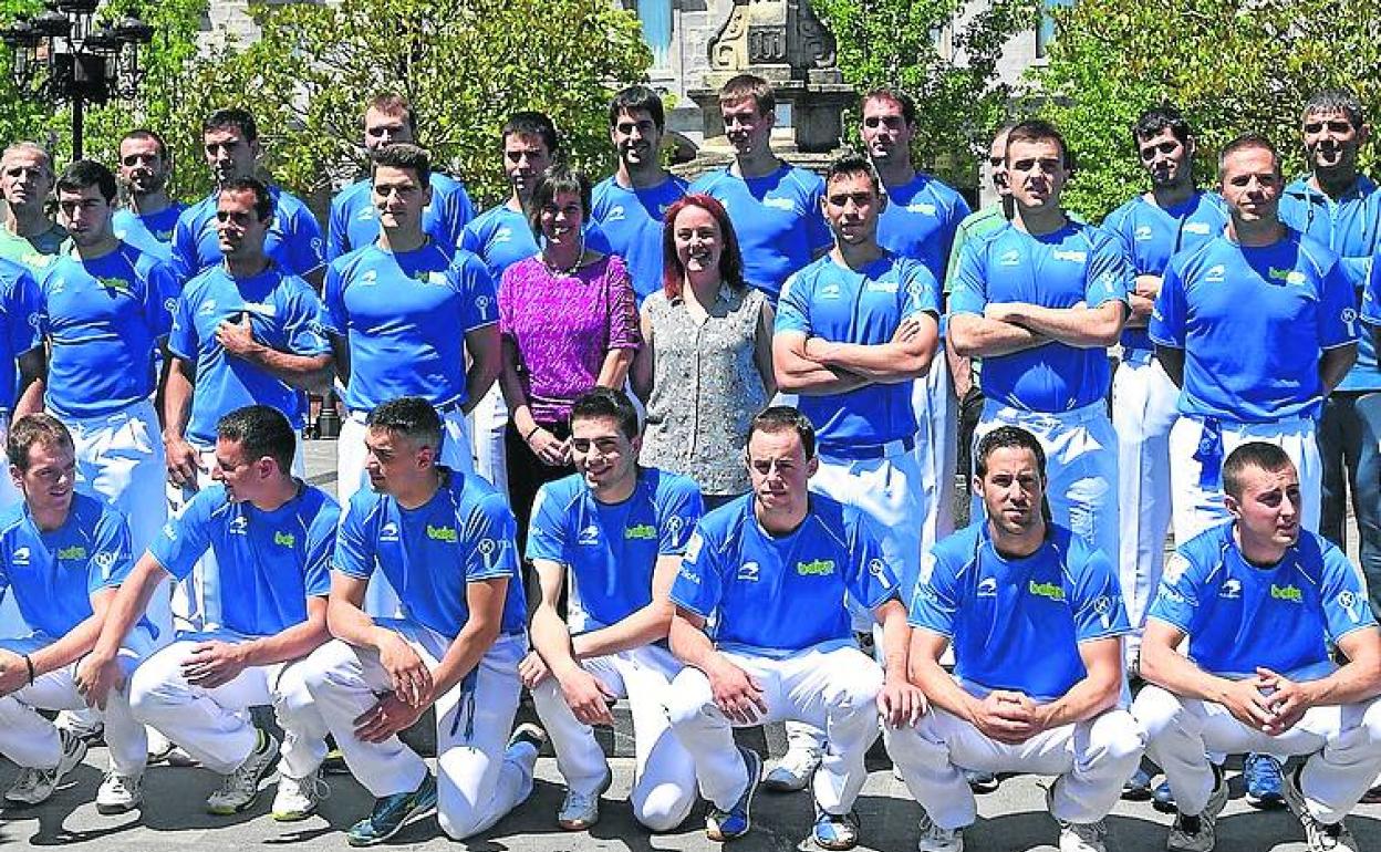 Jugadores de Baiko y técnicos durante una concentración.