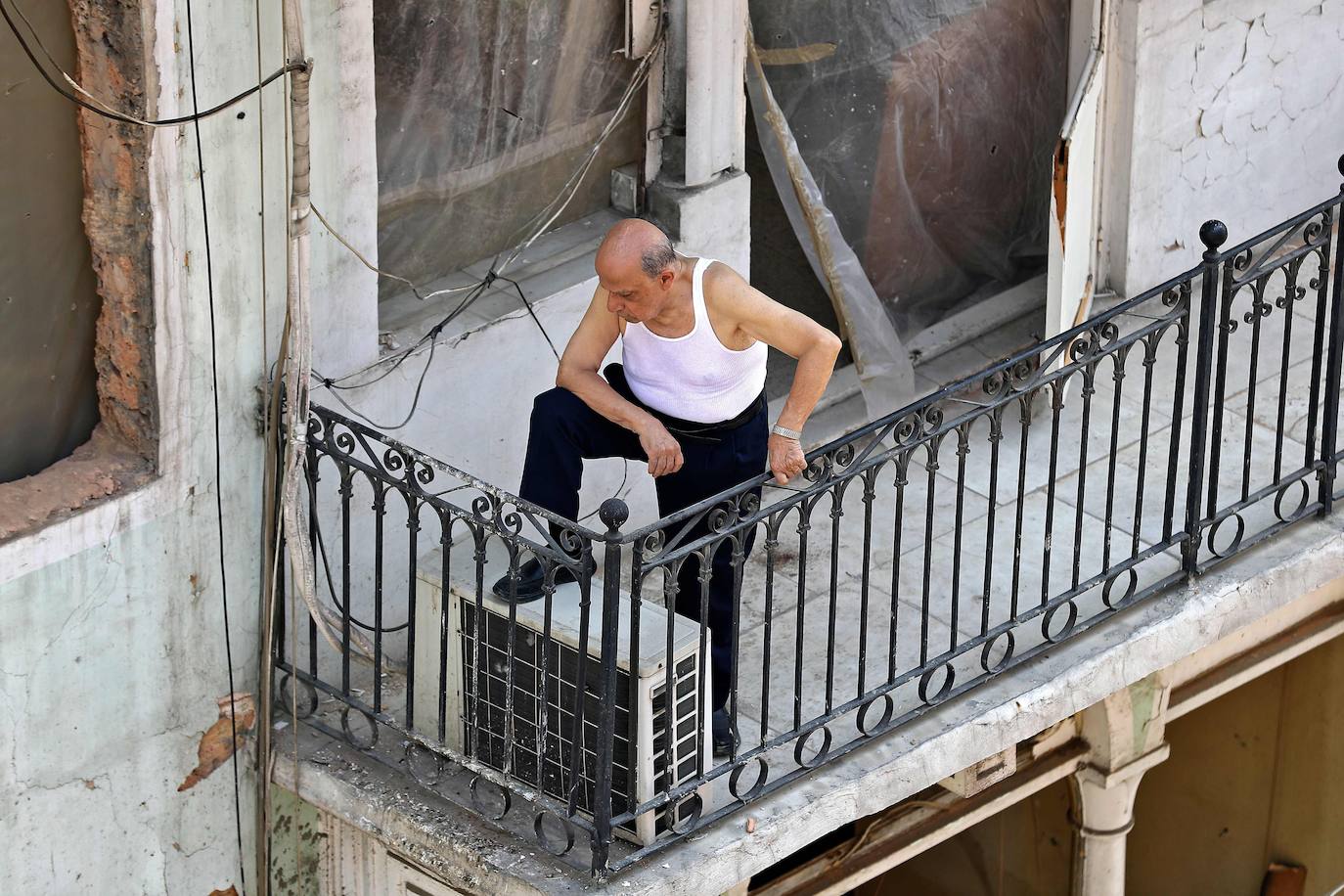 Fotos: Equipo de rescate busca entre los escombros sobrevivientes en Beirut