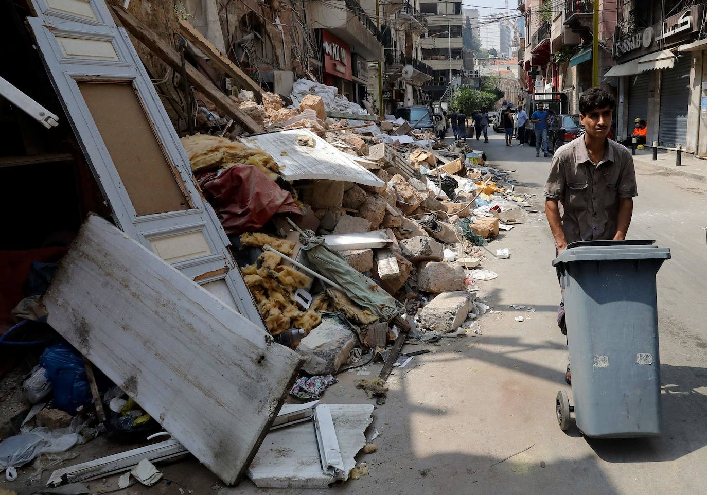 Fotos: Equipo de rescate busca entre los escombros sobrevivientes en Beirut