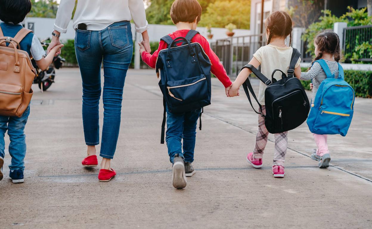 Padres y madres consideran que una huelga complicaría más el regreso a las aulas.