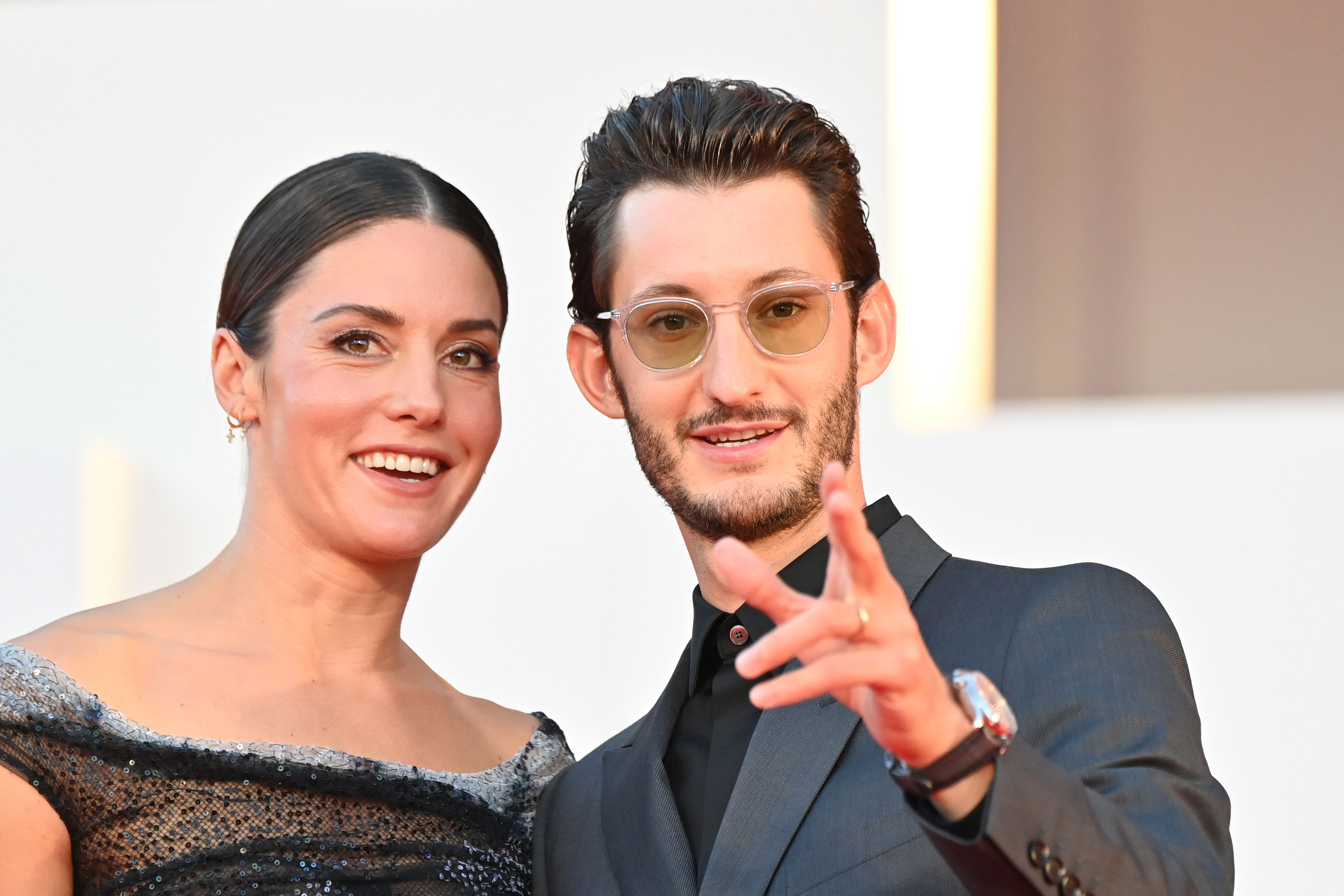 Pierre Niney y Natasha Andrews