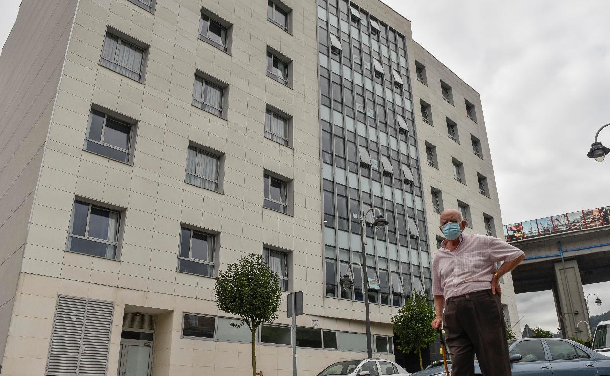 Vista exterior de una residencia vizcaína donde se ha producido un foco. 