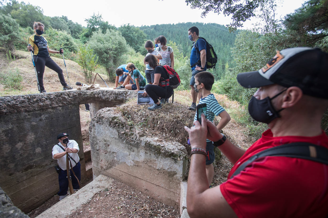 Fotos: La visita teatralizada en Gamiz que recrea los momentos previos a la caída del cinturón de hierro