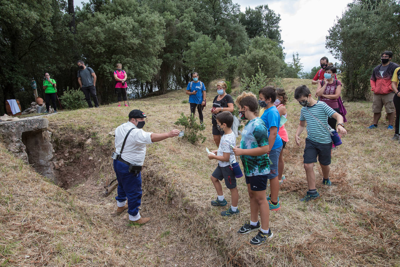 Fotos: La visita teatralizada en Gamiz que recrea los momentos previos a la caída del cinturón de hierro