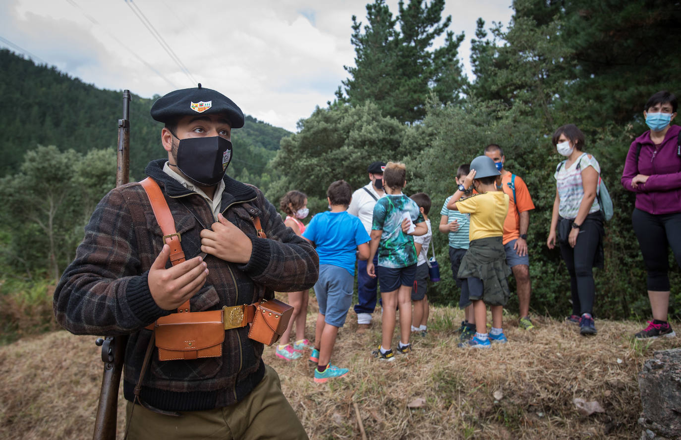Fotos: La visita teatralizada en Gamiz que recrea los momentos previos a la caída del cinturón de hierro