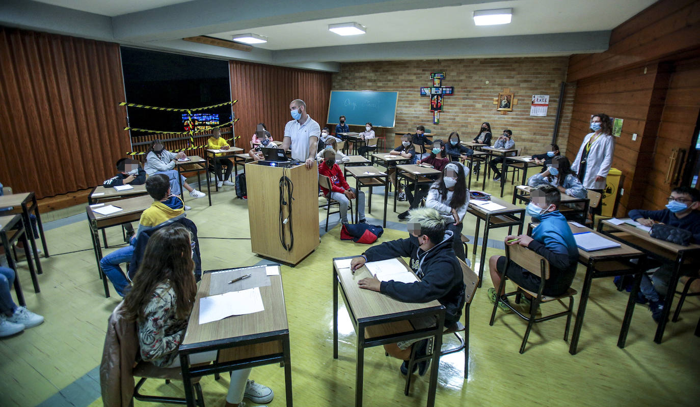 La capilla se ha convertido en aula en el colegio San Viator.