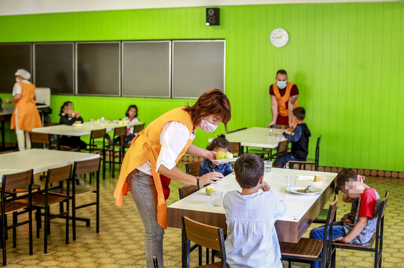 Alumnos en el comedor del colegio San Viator.