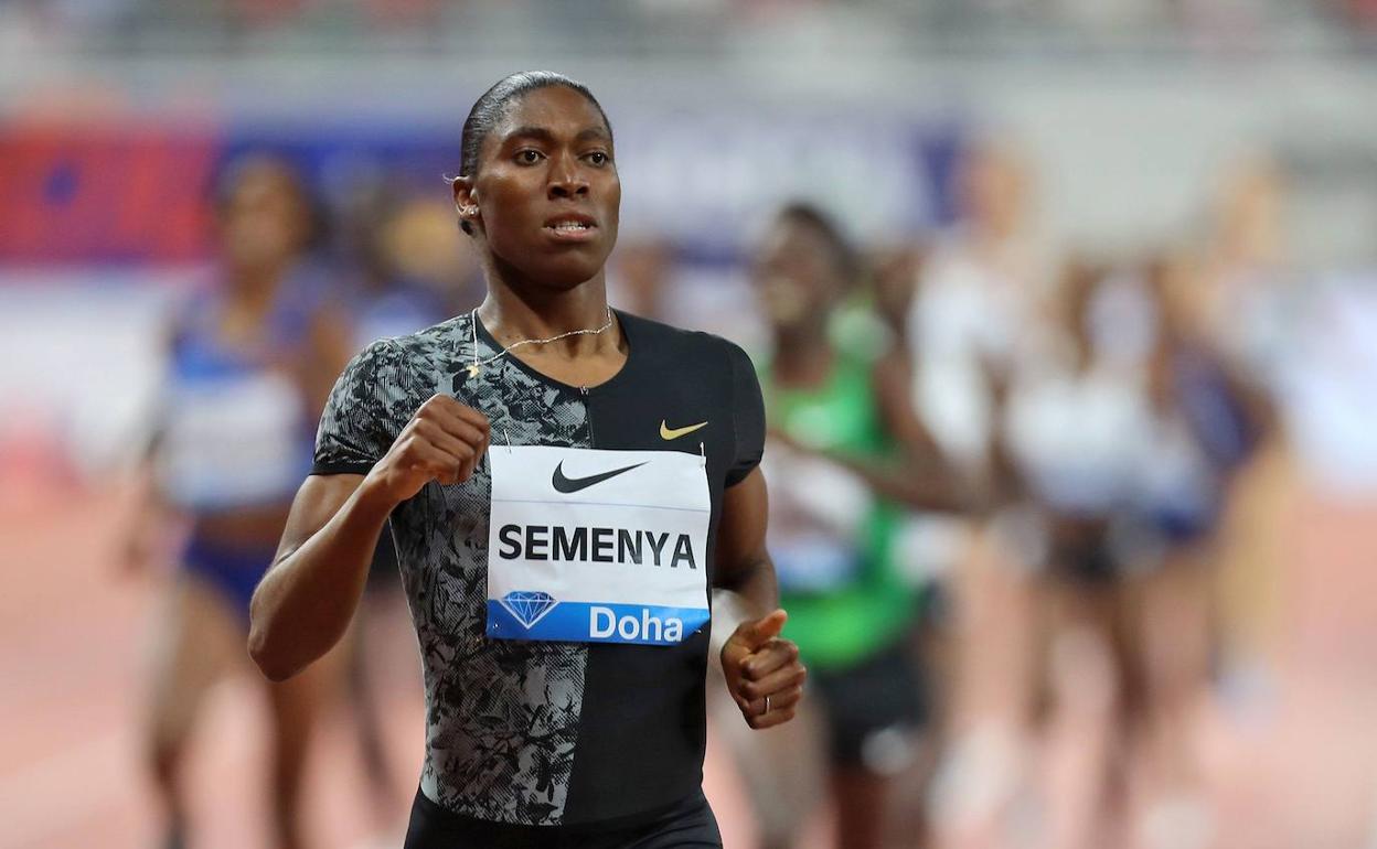 La atleta sudafricana Caster Semenya en la prueba de 800 metros de la Diamond League en Doha en 2019. 