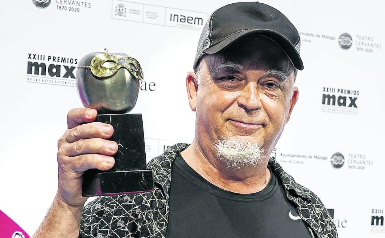 Miguel Muñoz Montoro, con el premio Max. 
