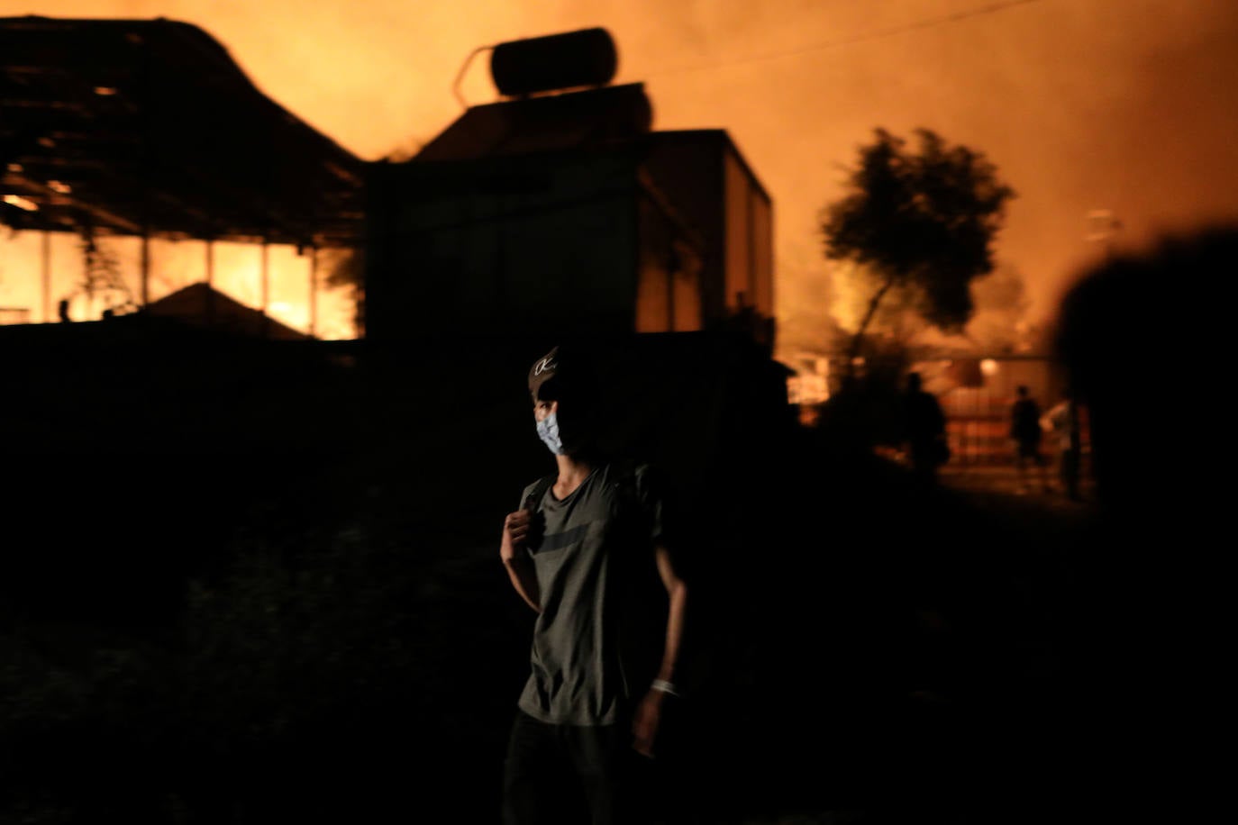 Fotos: Así fue el incendio que asoló el campo de refugiados en Moria