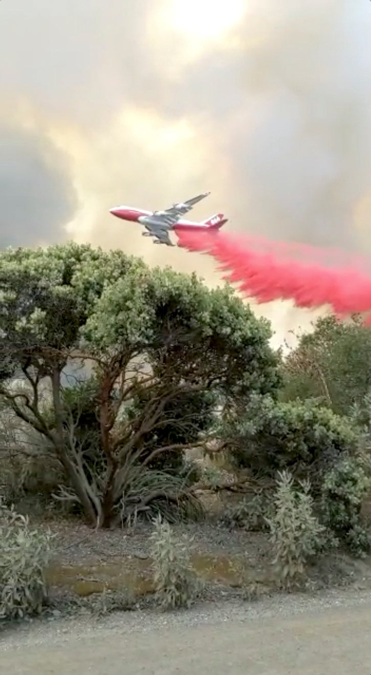 Los estados de California, Oregon y Washington se enfrentan a una serie de fuegos que ya han dejado seis muertos y amenazan con obligar a evacuar a cientos de miles de personas.