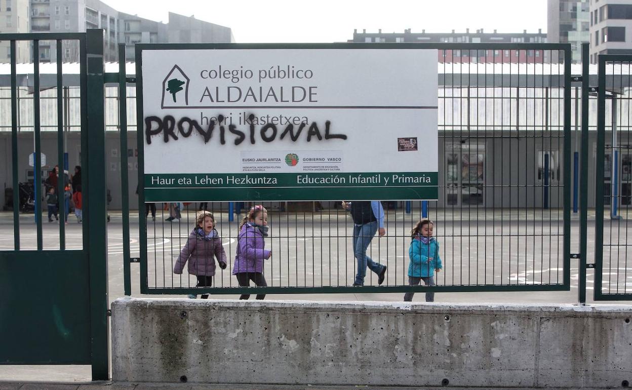 Los alumnos de Aldaialde estudian en módulos prefabricados. 