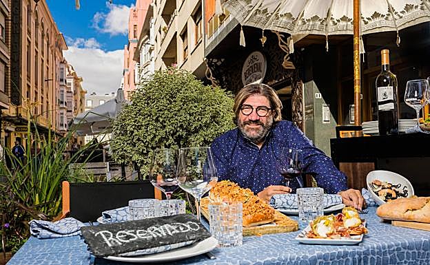 Una mesa bien surtida en Berenjenal. 