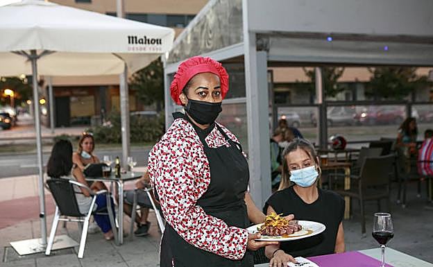El Mamut garantiza buenos platos en el Bulevar de Salburua. 