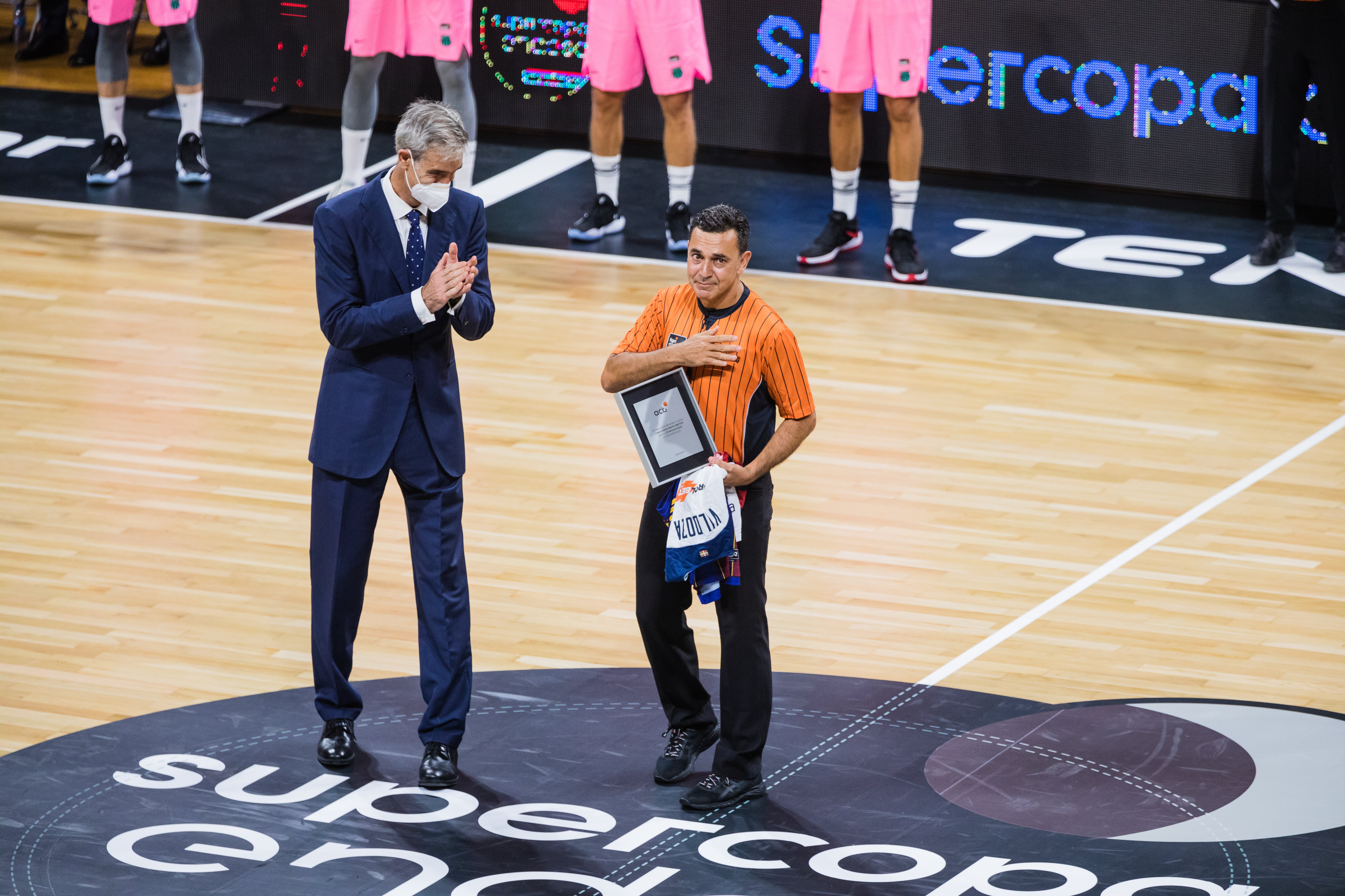 Baskonia y Barcelona han disputado la primera semifinal de la Supercopa.