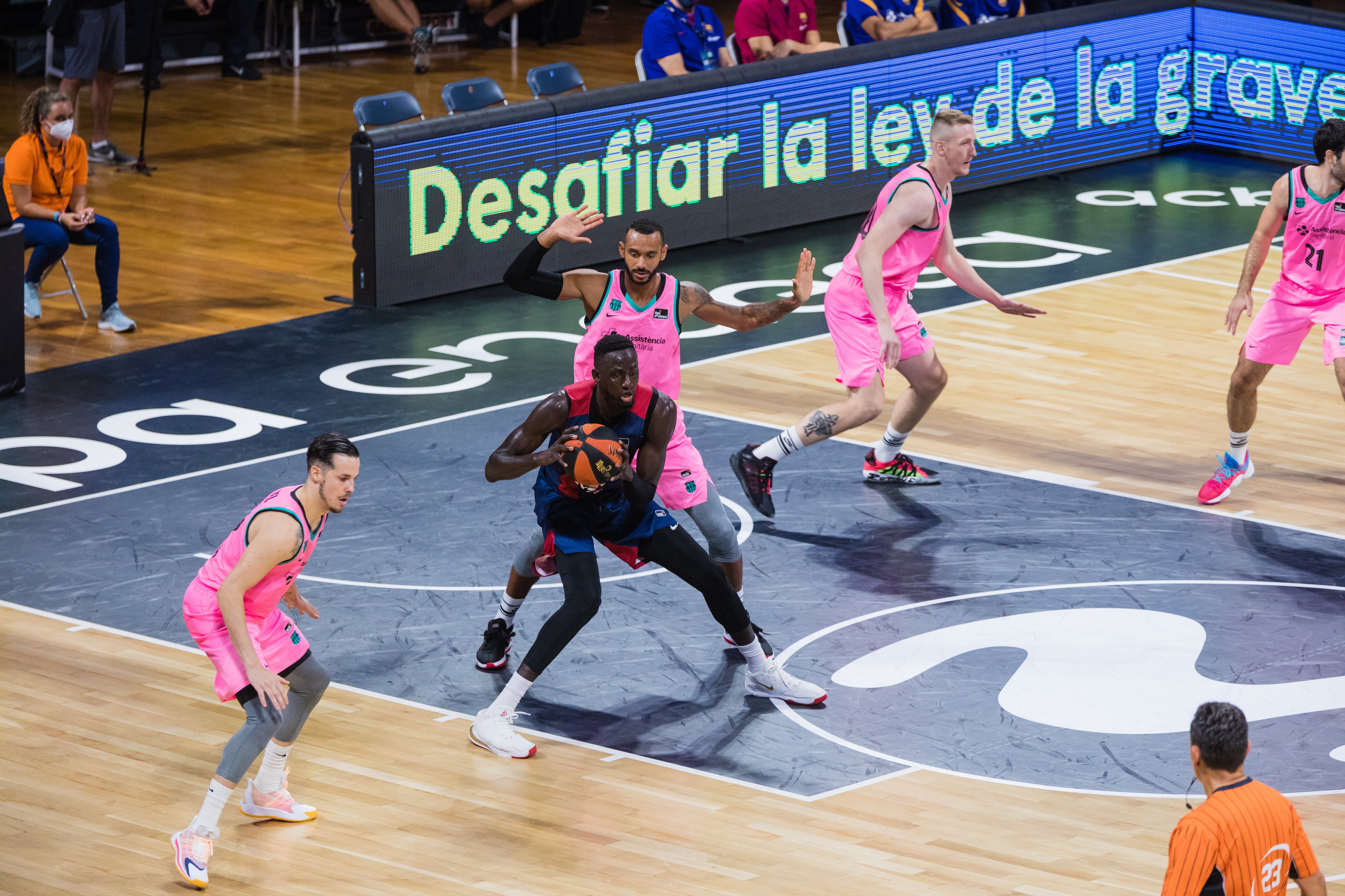 Baskonia y Barcelona han disputado la primera semifinal de la Supercopa.