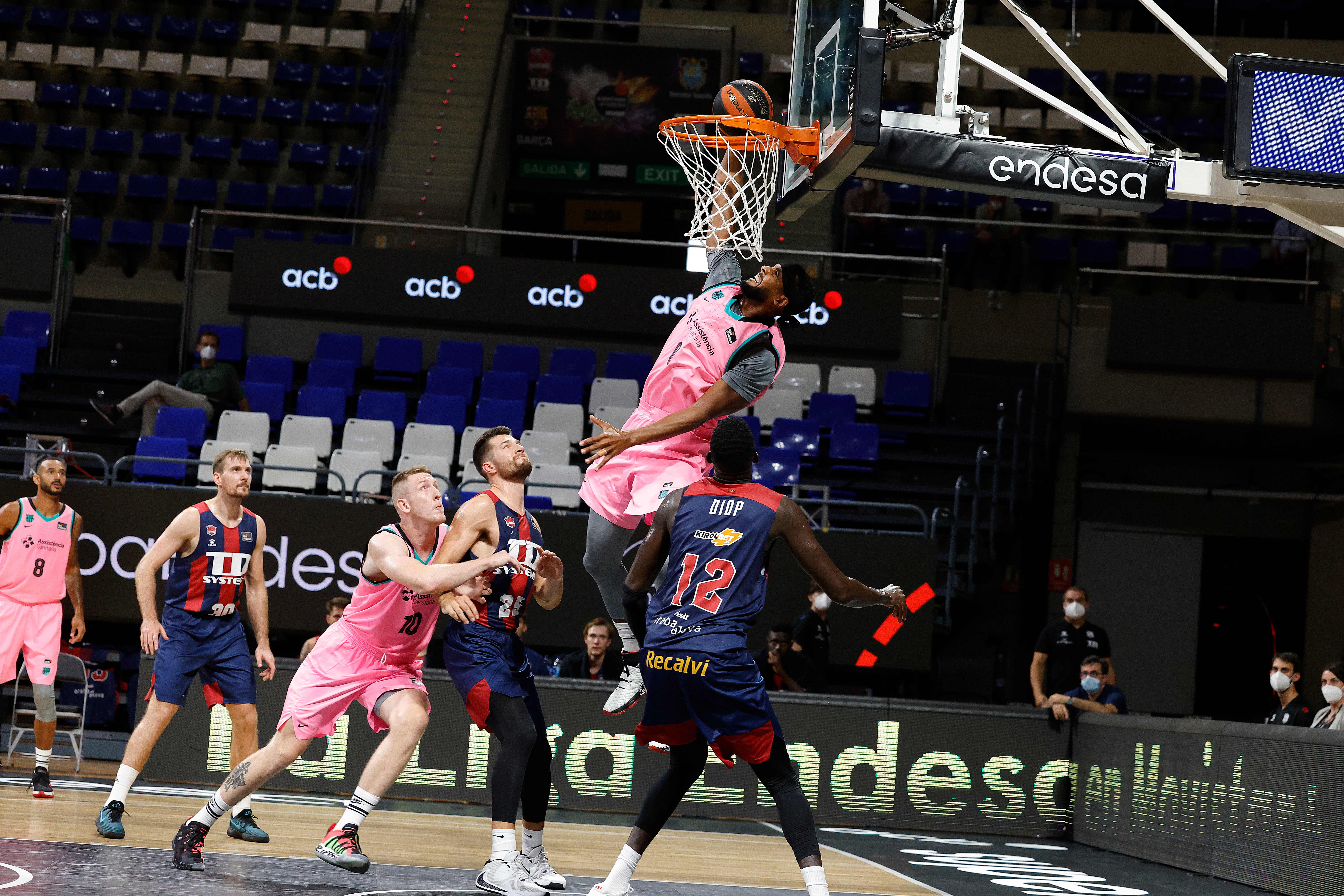Baskonia y Barcelona han disputado la primera semifinal de la Supercopa.