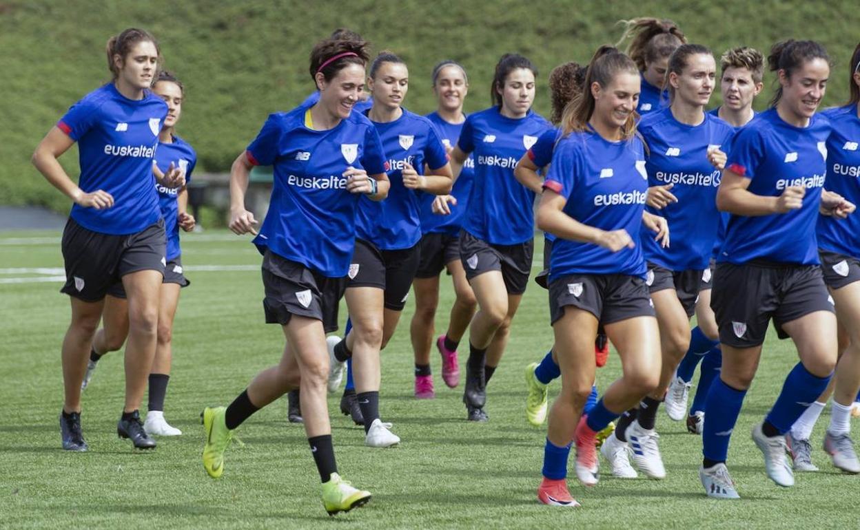 Varias jugadoras del Athletic en uno de los primeros entrenamientos de la pretemporada. 