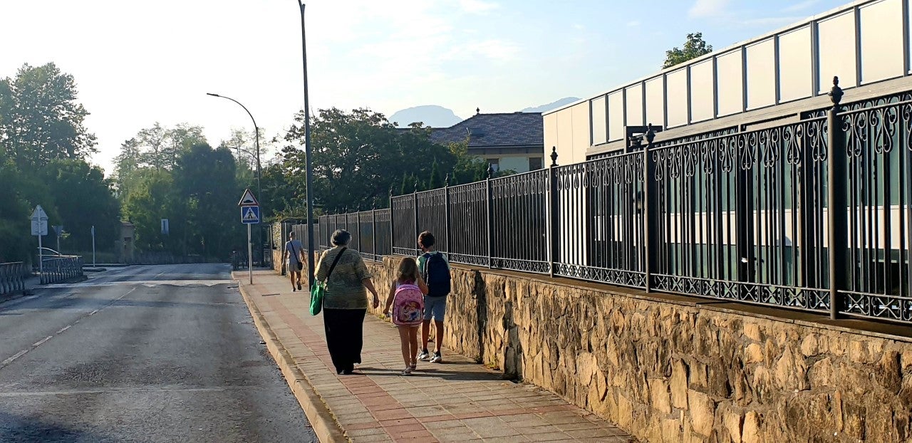 Llegada al colegio público de Larrea, en Amorebieta