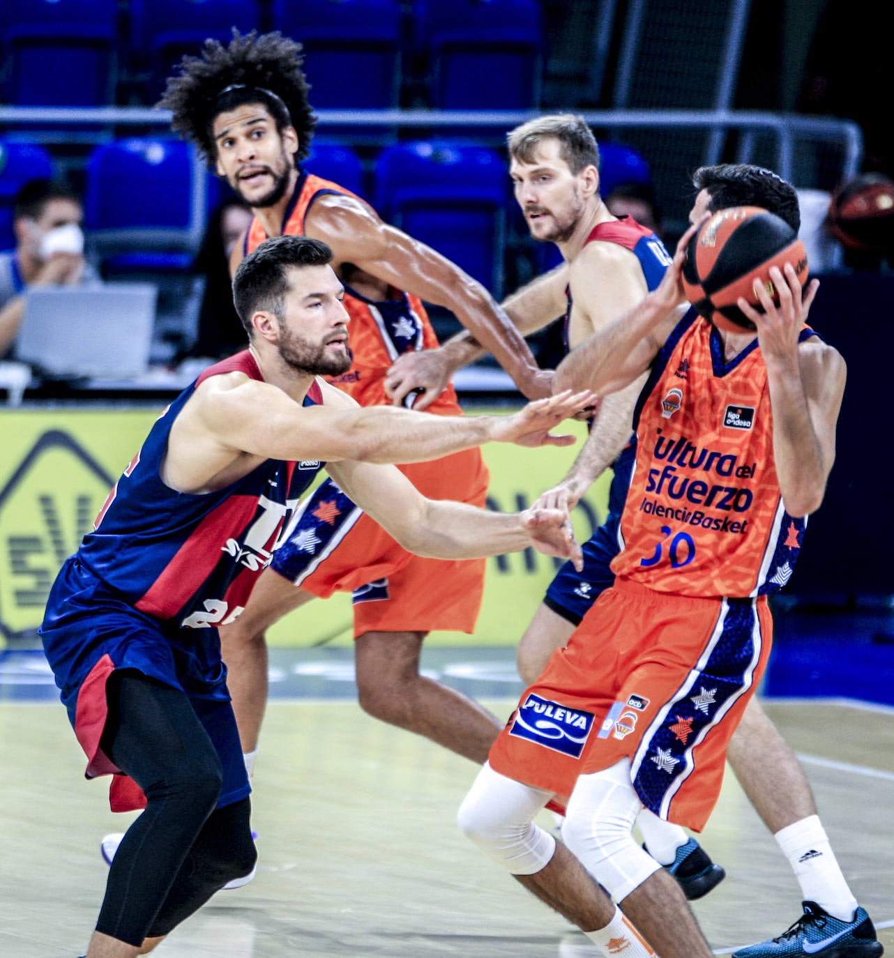 Las fotos del Baskonia - Valencia Basket. 