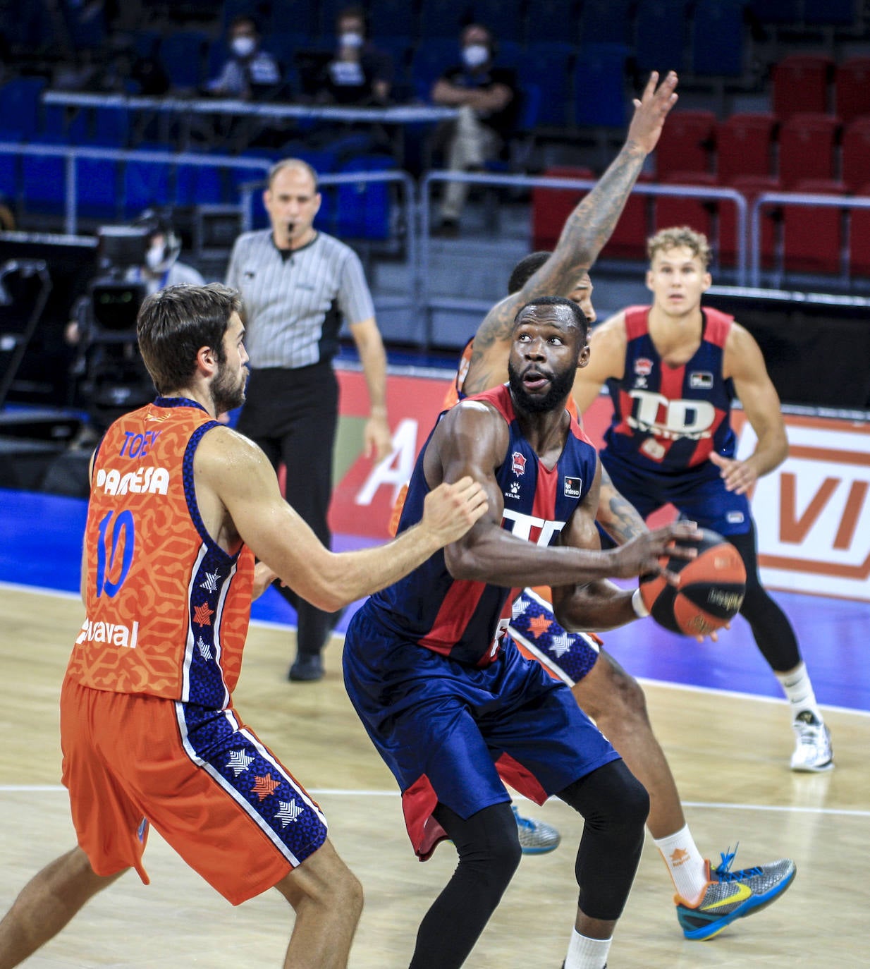 Las fotos del Baskonia - Valencia Basket. 