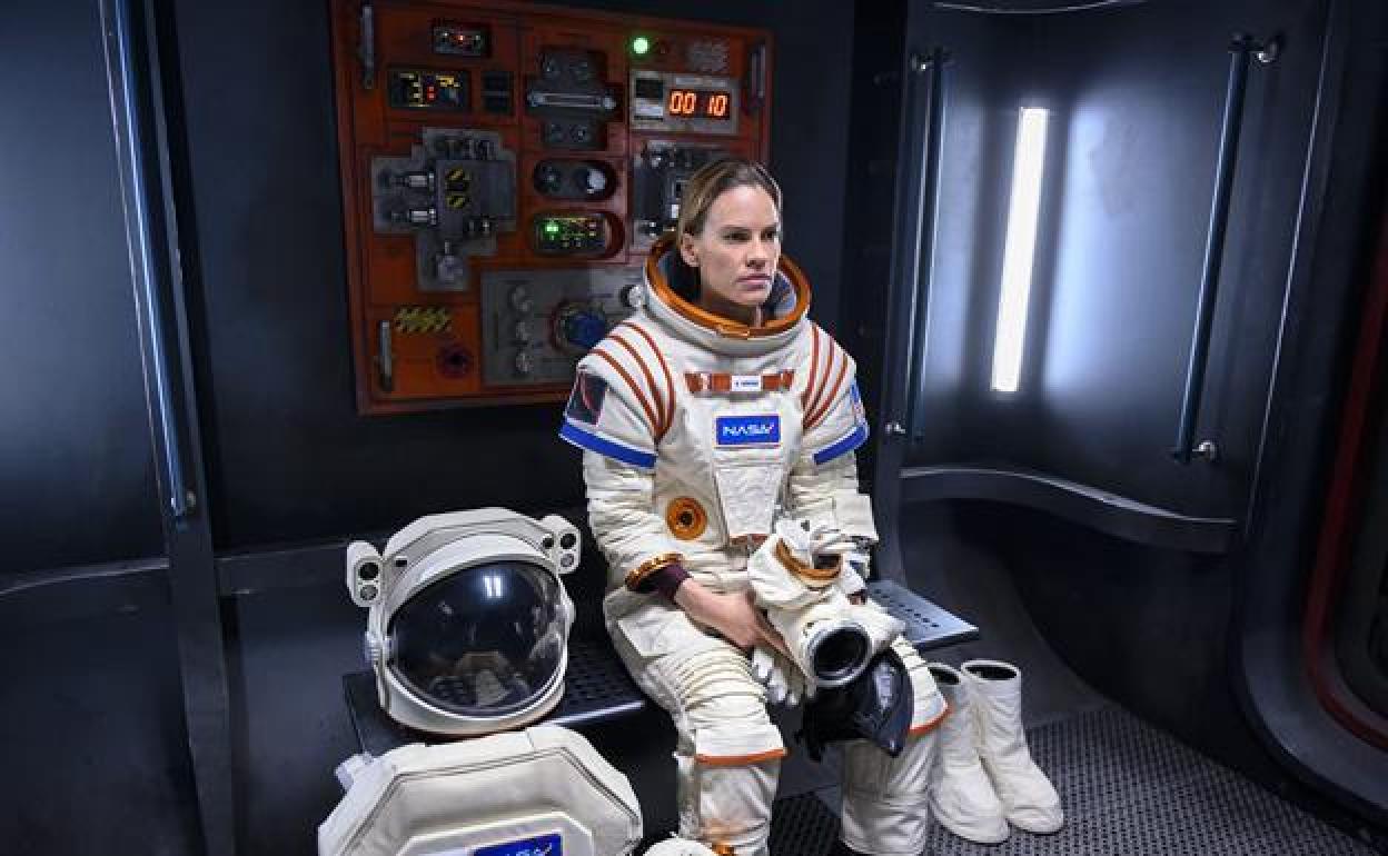 Hillary Swank es la protagonista de 'Away'.