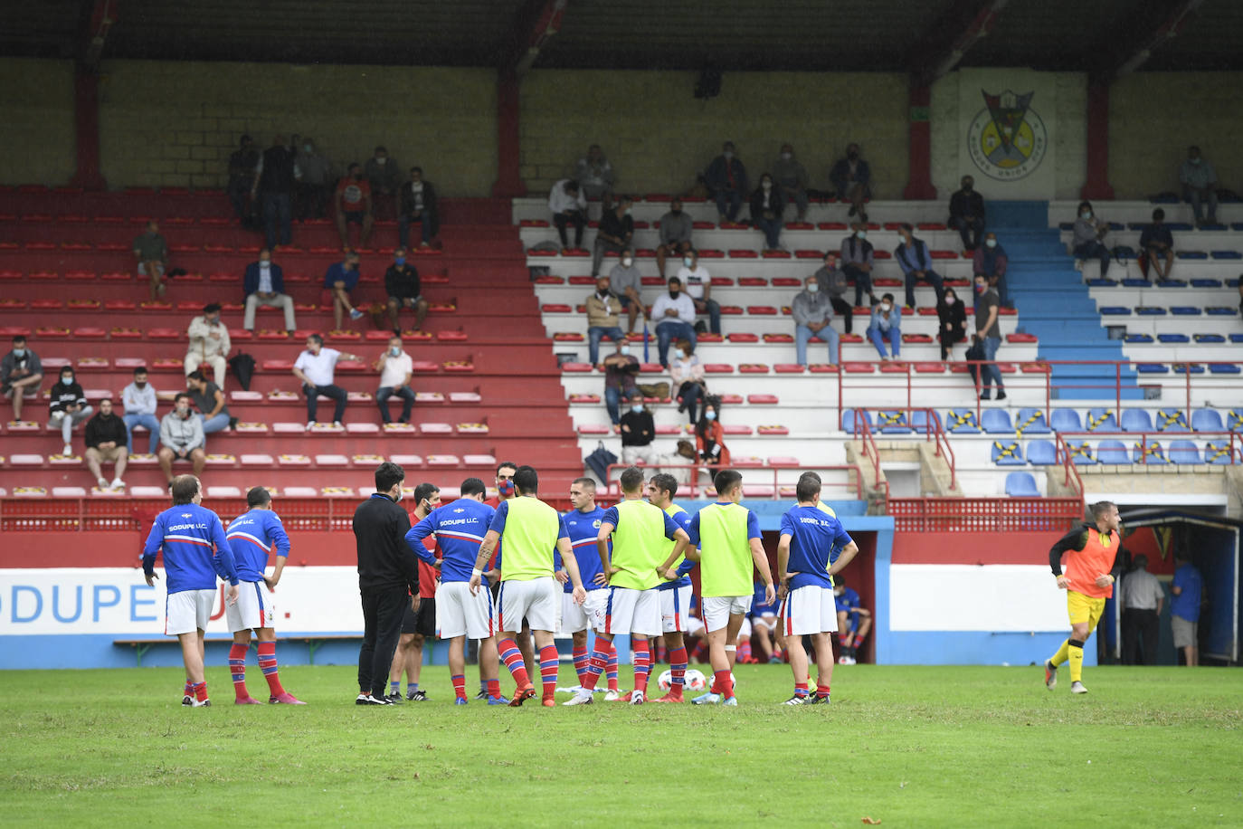Fotos: Mascarillas, tomar la temperatura... Así ha sido el partido entre el Sodupe y el &#039;Portu&#039; que ha sido suspendido por el positivo de un jugador