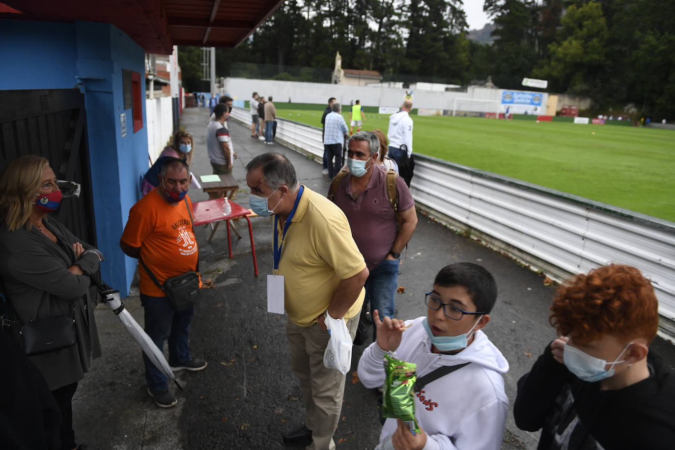 Fotos: Mascarillas, tomar la temperatura... Así ha sido el partido entre el Sodupe y el &#039;Portu&#039; que ha sido suspendido por el positivo de un jugador