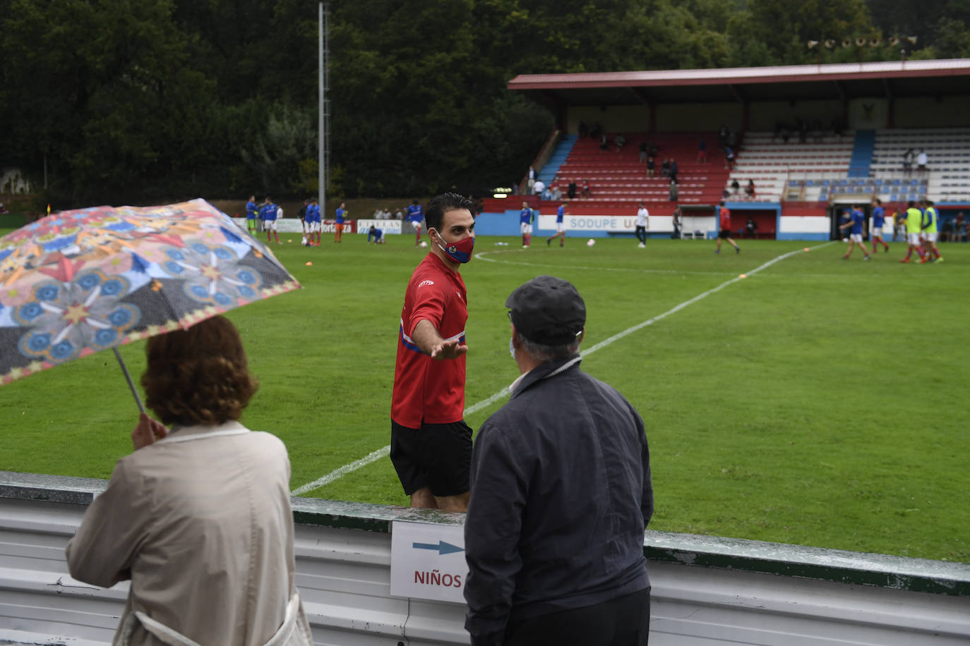Fotos: Mascarillas, tomar la temperatura... Así ha sido el partido entre el Sodupe y el &#039;Portu&#039; que ha sido suspendido por el positivo de un jugador