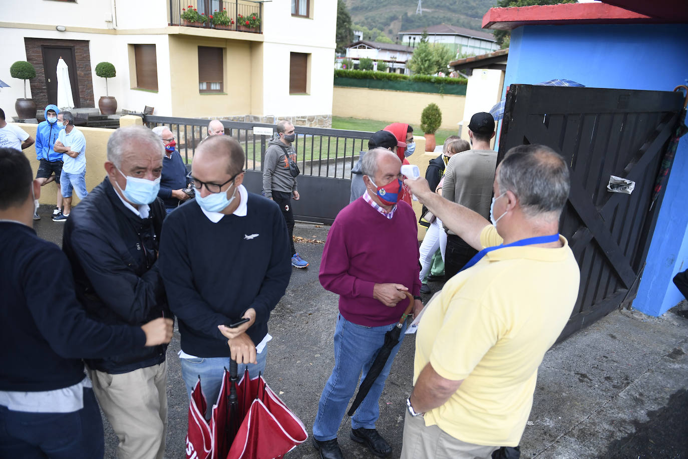 Fotos: Mascarillas, tomar la temperatura... Así ha sido el partido entre el Sodupe y el &#039;Portu&#039; que ha sido suspendido por el positivo de un jugador