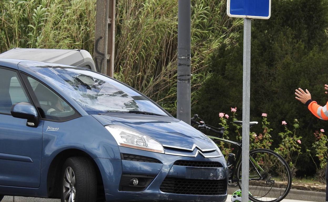 El turismo implicado en el accidente.