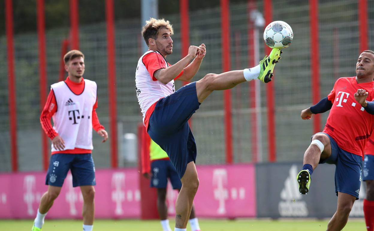 Javi Martínez entrena junto a Alcántara, fichado por el Liverpool.