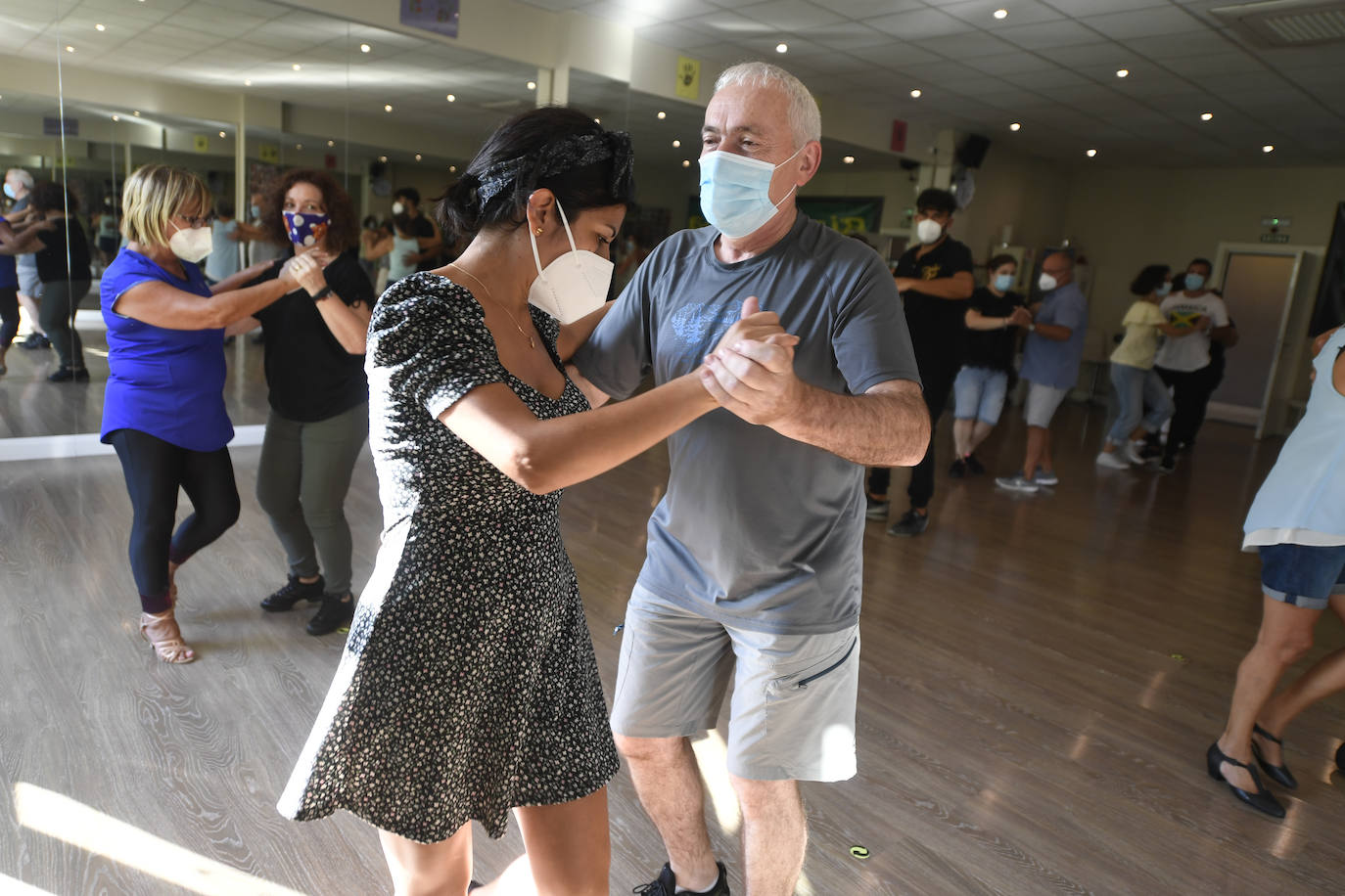 Academia de baile BIZKAISALSA en Zorroza con medidas de seguridad ante la Covid 19