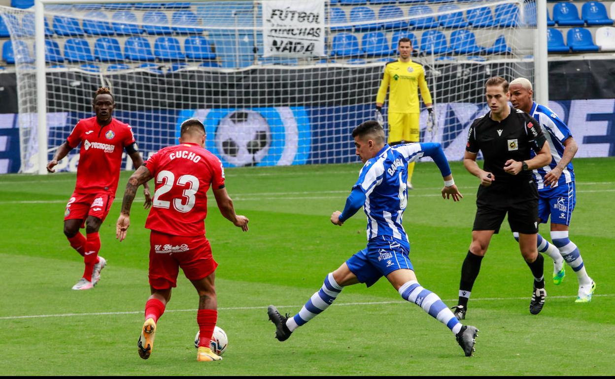 Ritmo y ocasiones en una primera parte sin goles entre Alavés y Getafe
