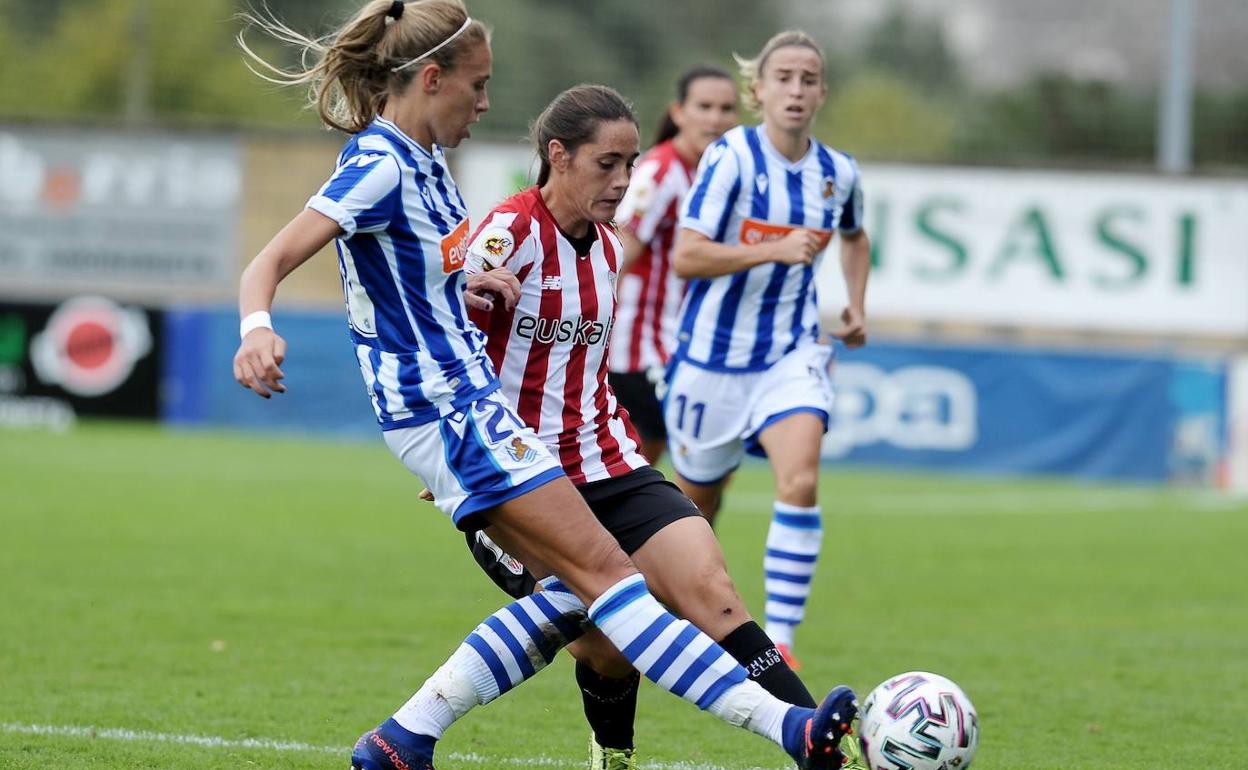 La vascofrancesa Sophie Istillart pidió el cambio junto a Erika en el descanso de la final de la EH Kopa. 