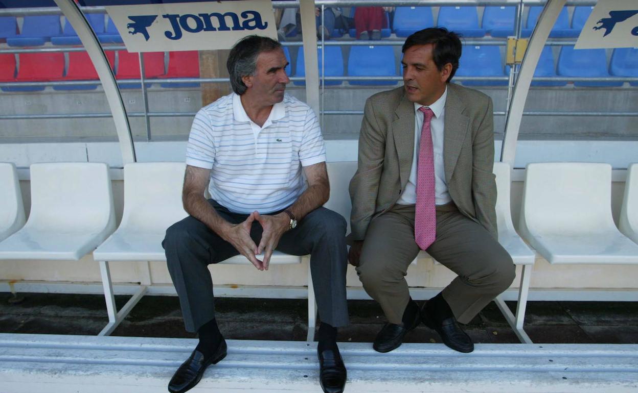 Canales. a la derecha, con Iribar en Soria.