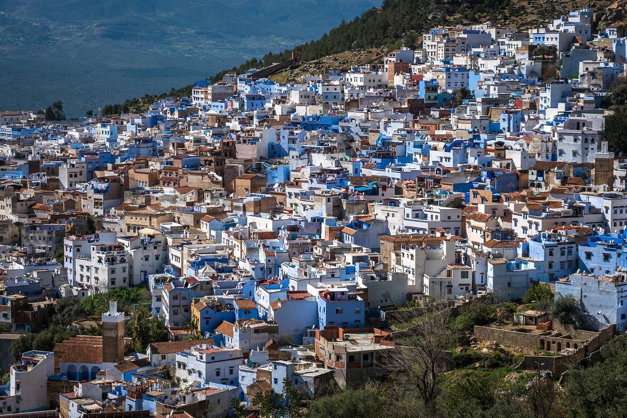 Chefchaouen, la ciudad azul | En Marruecos se encuentra esta colorida ciudad donde las calles tienen una tonalidad azul que define al lugar. Se dice que fueron los judios que vivían en ella quienes pintaron sus paredes y la tradición se mantiene años después, a pesar de que ya no residan ahí.