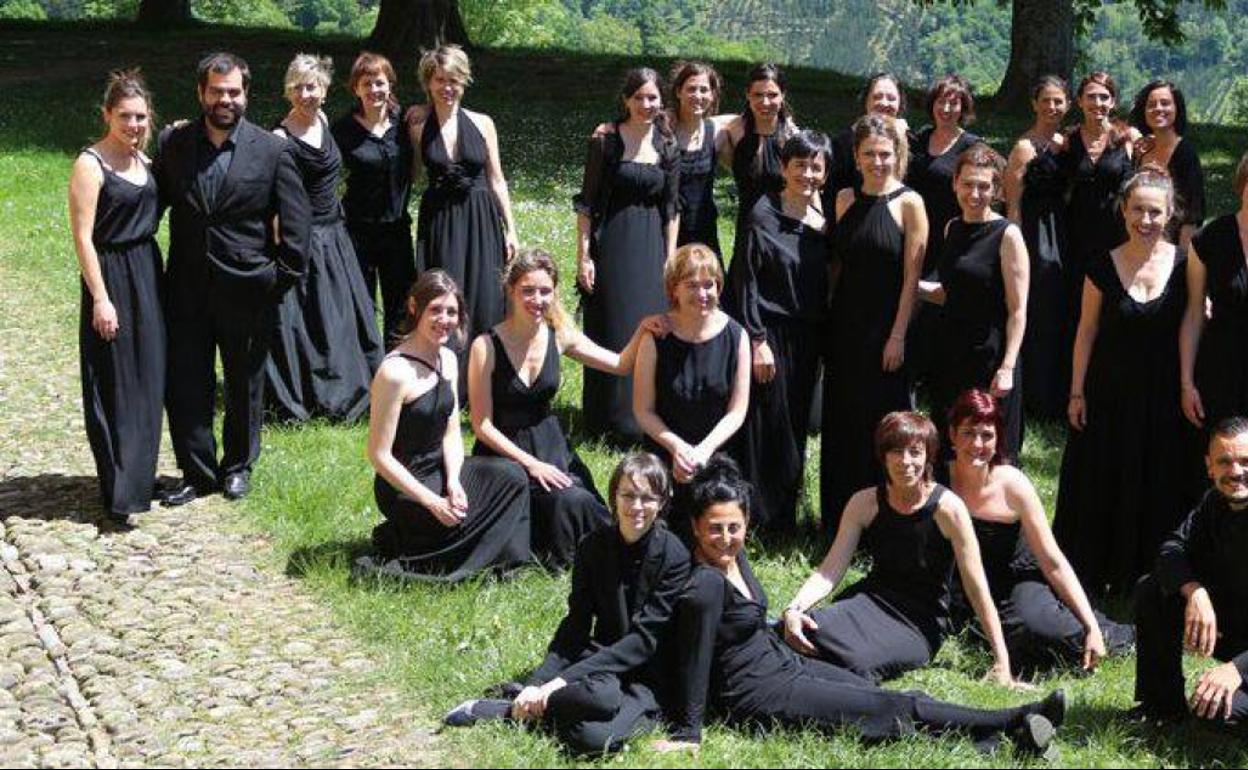 La formación Vocalia, dirigida por Basilio Astulez, levantará un repertorio que va desde el siglo XVII hasta la actualidad. 