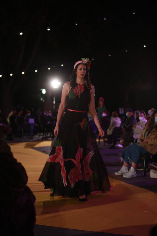 Ríos Moda presentó su colección 'Aves del paraíso' con propuestas elegantes en tonos negros, fucsias o verdes