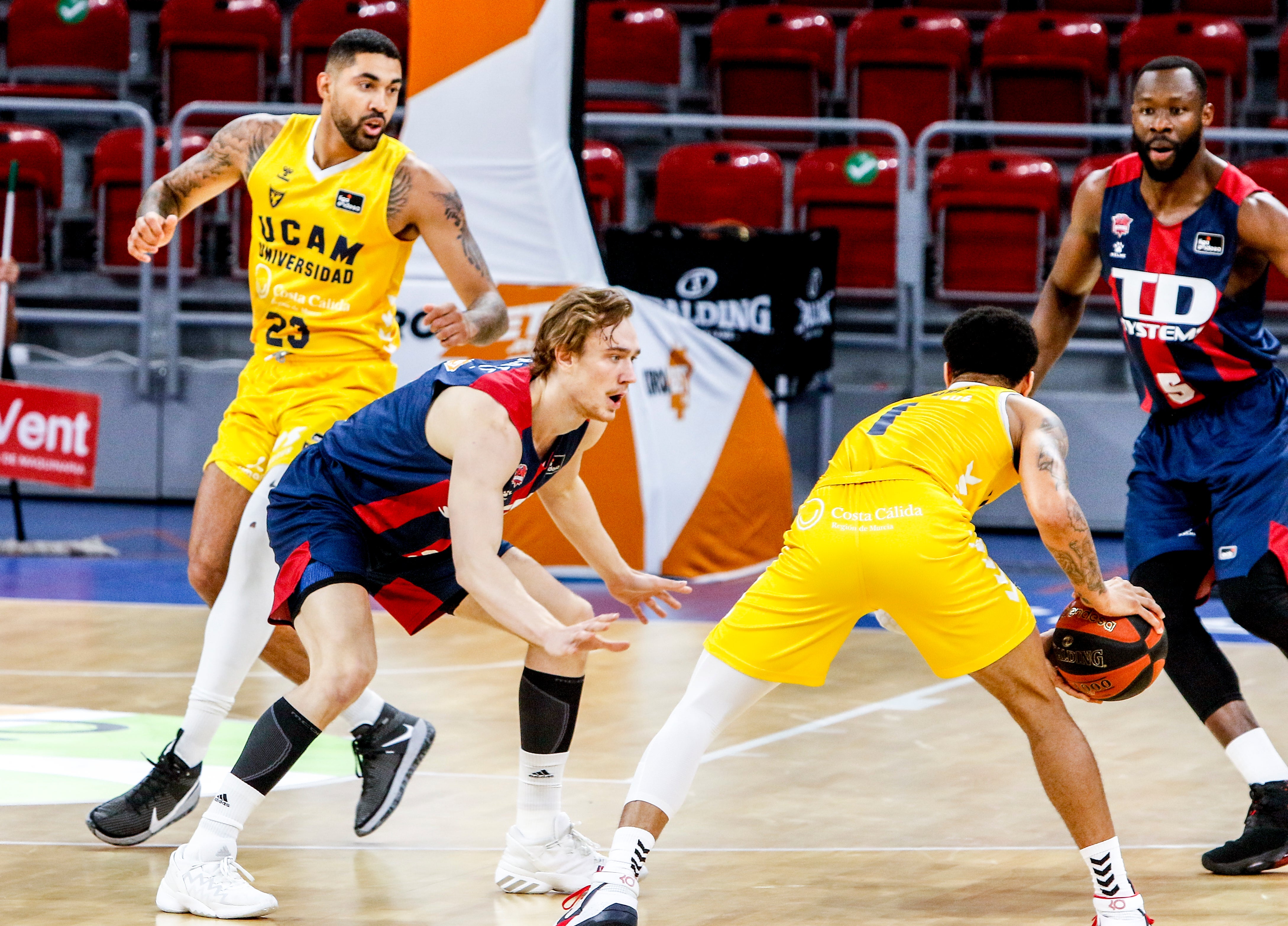 Fotos: Las mejores imágenes del Baskonia-UCAM Murcia