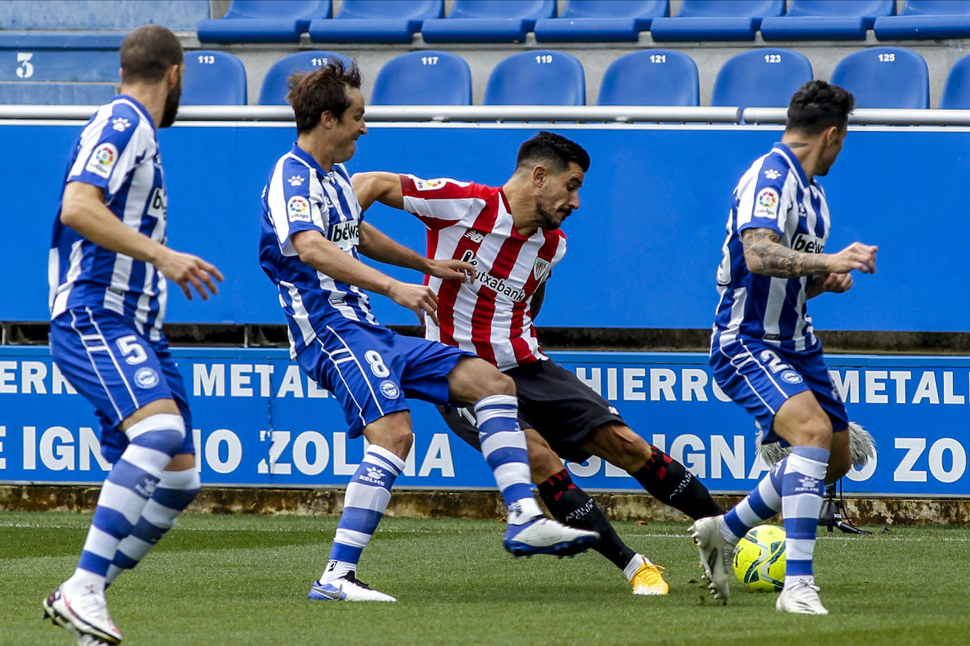 El estadio de Mendizorroza ha albergado el derbi entre albiazules y rojiblancos