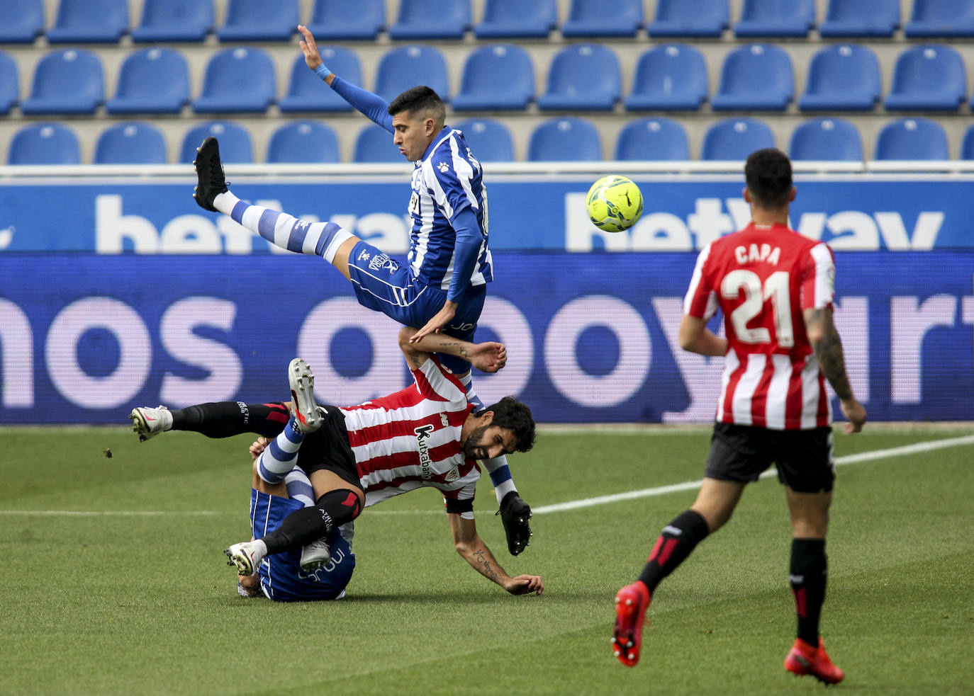 El estadio de Mendizorroza ha albergado el derbi entre albiazules y rojiblancos