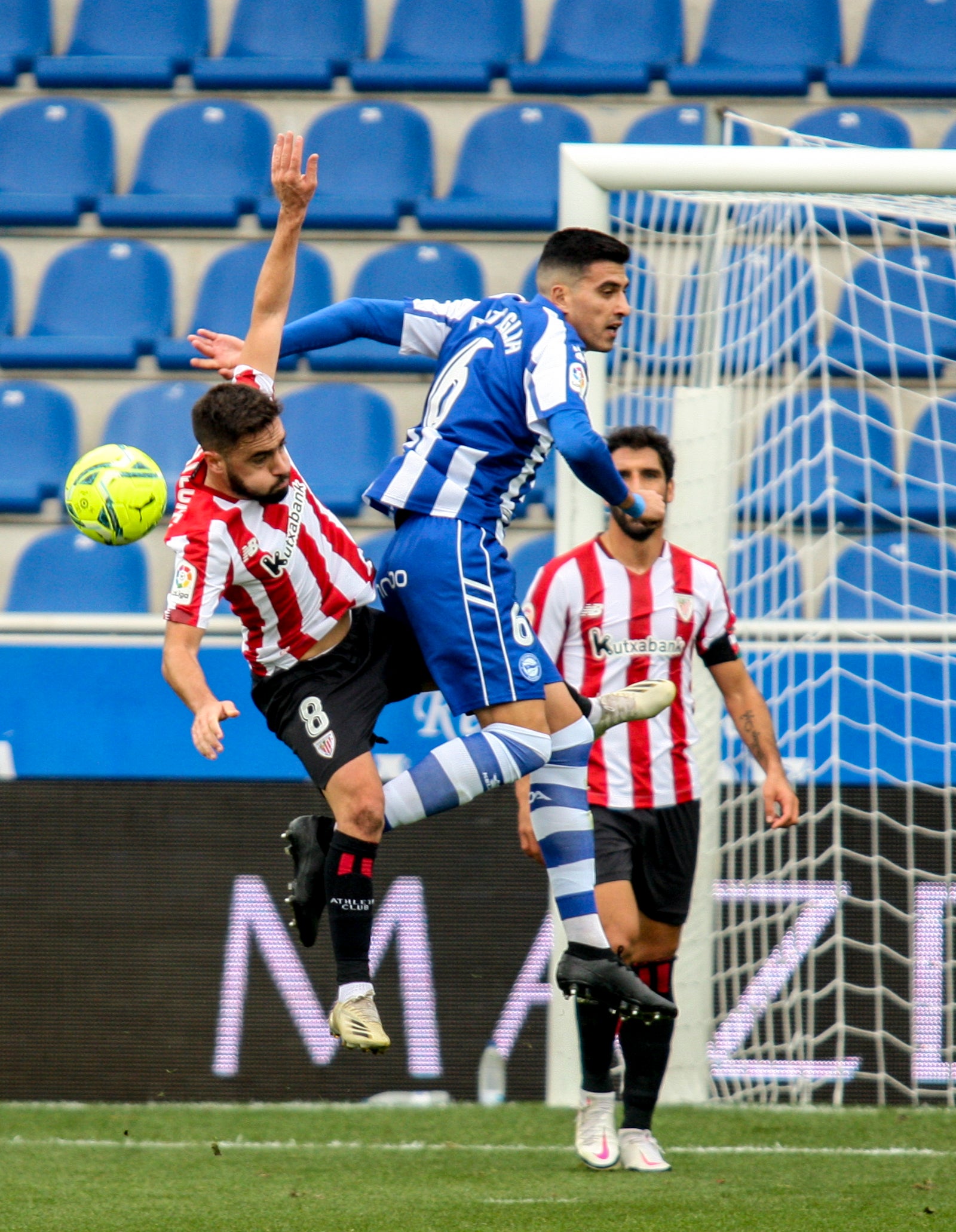 El estadio de Mendizorroza ha albergado el derbi entre albiazules y rojiblancos